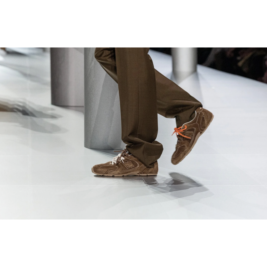 NEW BALANCE X MIU MIU И LORO PIANA: КАК ЛЮКСОВЫЕ ДОМА МОДЫ ПЕРЕОСМЫСЛИЛИ СПОРТИВНЫЕ СИЛУЭТЫ