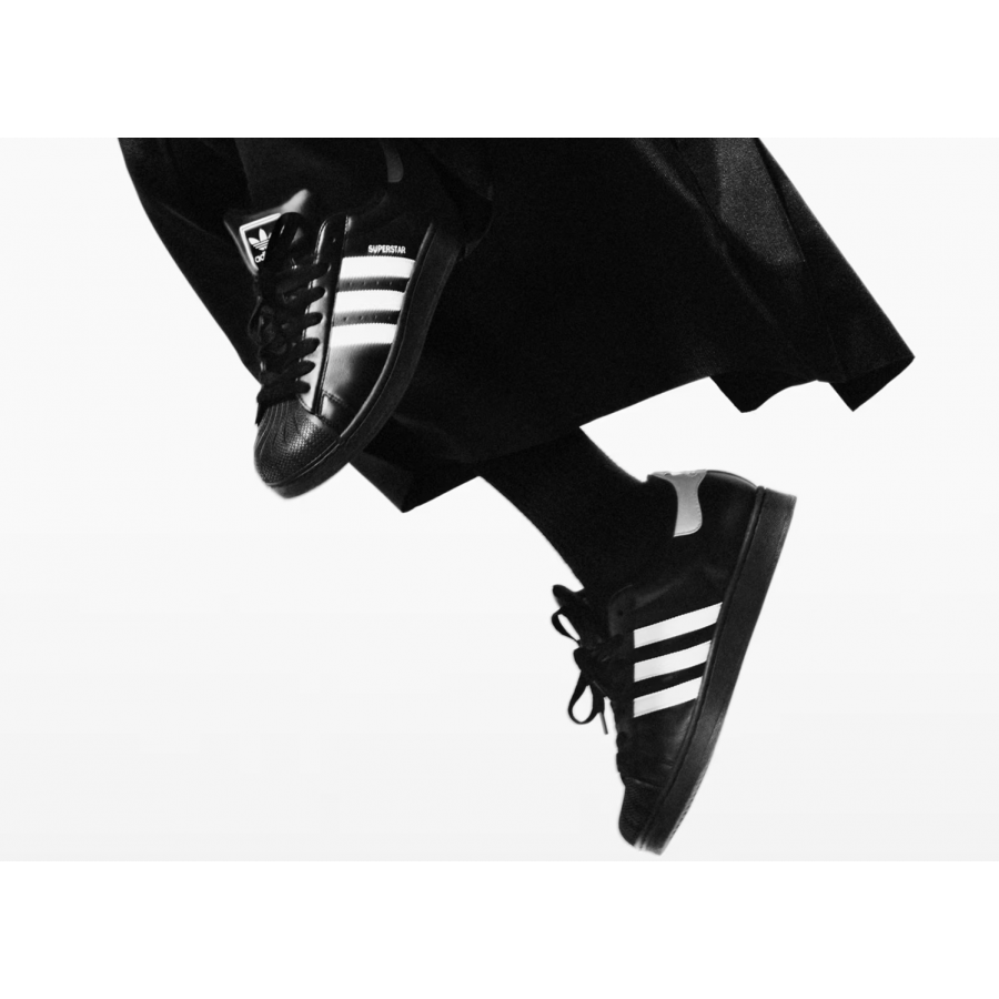 ОТ БАСКЕТБОЛА 80-Х ДО УЛИЧНОГО ТРЕНДА: КАК ВЫБРАТЬ МЕЖДУ КУЛЬТОВЫМИ ADIDAS FORUM LOW, RIVALRY И SUPERSTAR