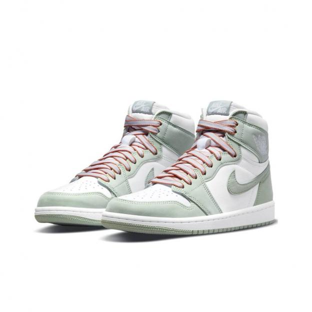 Air Jordan 1 Retro High OG Seafoam 