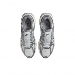 Nike V2K Run Pure Platinum Wolf Grey