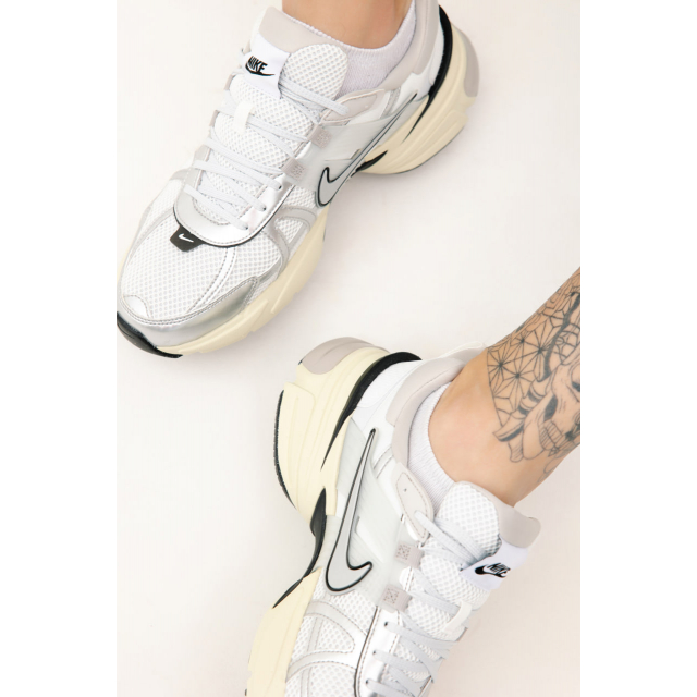 Nike V2K Run Runtekk Summit White Metallic Silver