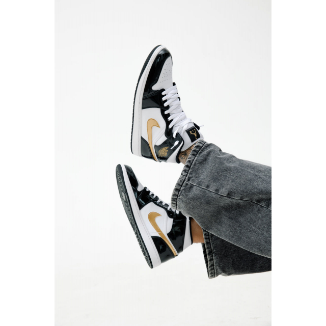 Air Jordan 1 Mid SE Black Gold