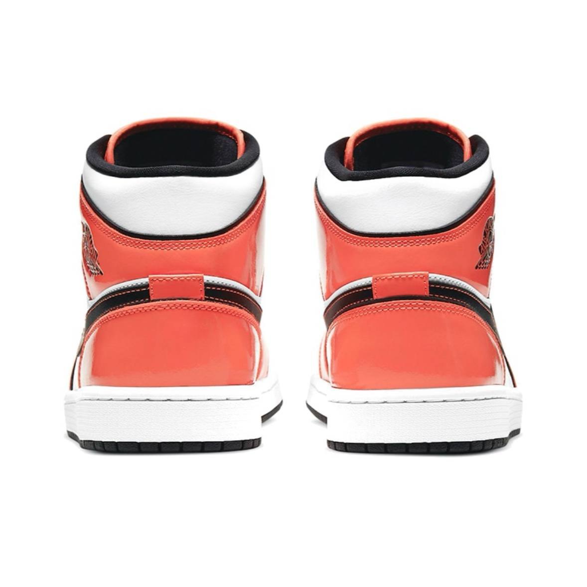 Кроссовки Air Jordan 1 Mid SE Turf Orange, вид сзади