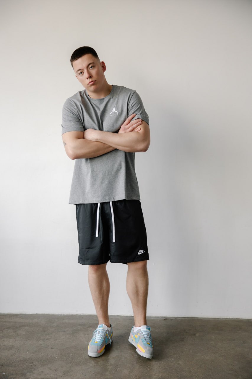 Чёрные тканые шорты Nike NSW Woven на модели